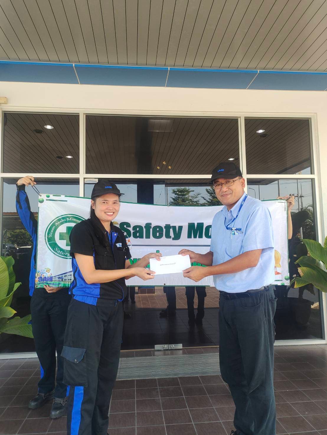 เดือนความปลอดภัย — มอบรางวัลพนักงานคะแนนสูงสุด 3 คน — 3/5