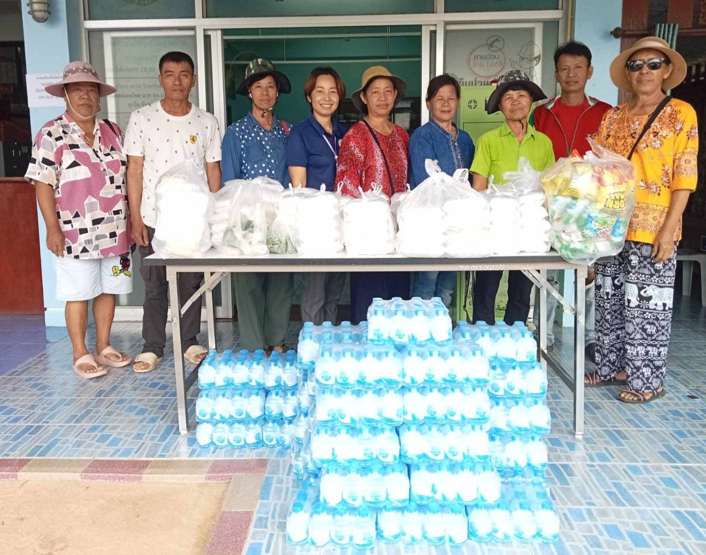 พนักงาน SAM ร่วมใจช่วยเหลือพี่น้องชาวภาคเหนือ สู้ภัยน้ำท่วม — 4/8