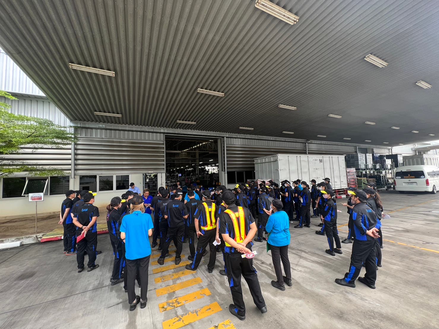 สมาคมคนพิการเยี่ยมให้ความรู้เรื่องอุบัติเหตุก่อนสงกรานต์ — 1/3