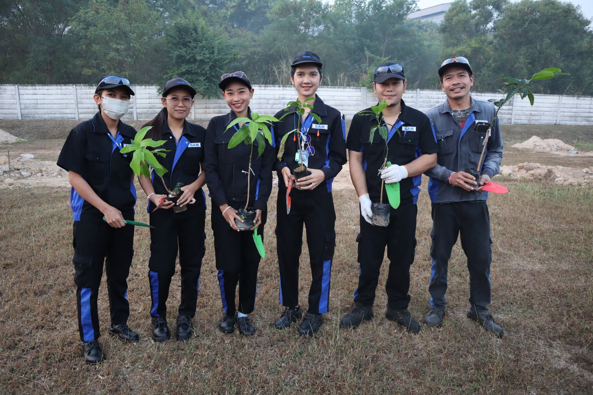สวัสดีปีใหม่ 2024 — กิจกรรมปลูกต้นไม้ในพื้นที่โรงงาน — 2/5